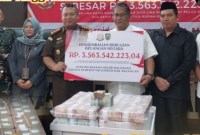 Uang kerugian Negara sebanyak Rp 3,5 Miliar dalam perkara korupsi pada Dinas Pertanian (Distan) Kabupaten  Balangan Provinsi Kalimantan Selatan (Kalsel) dikembalikan ke Kas Daerah, Rabu (5/6/2024). (SuarIndonesia/Ist)