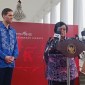 Menteri Lingkungan Hidup dan Kehutanan Siti Nurbaya Bakar di depan podium bersama Menteri Lingkungan dan Iklim Norwegia Andreas Bjelland Eriksen di Kompleks Istana Kepresidenan, Jakarta Pusat, Minggu (2/6/2024). Menteri LHK buka suara soal izin tambang ke ormas-ormas keagamaan. [KOMPAS.com/FIKA NURUL U]