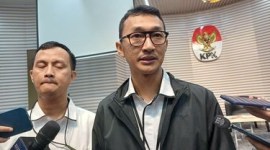 Anggota Tim Juru Bicara KPK, Budi Prasetyo menyatakan penyitaan handphone (Hp) dan berkas milik Sekretaris Jenderal (Sekjen) PDI-P Hasto Kristiyanto sudah sesuai prosedur, Senin (10/6/2024).[KOMPAS.com/Syakirun N]