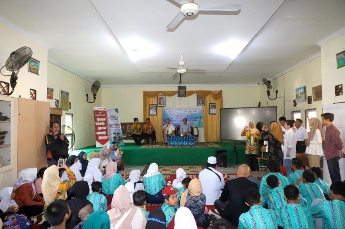Bank Kalsel Bersama OJK Kalsel, Gebyarkan Pentingnya Menabung Kepada Pelajar di SLBN 3 Banjarmasin (Foto:Humas Bank Kalsel)