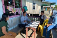 Tim Dinas Koperasi dan UKM, Perdagangan, dan Perindustrian Kabupaten Nunukan mendatangi lokasi usaha salah satu calon penerima bantuan modal Program Pemulihan Ekonomi Nasional (PEN) dari pemerintah pusat, Senin (3/6/2024). [ANTARA/HO-Dokpim Nunukan]