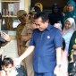 Wakil Wali Kota Banjarmasin H Arifin Noor saat mengunjungi Posyandu Tiram V, Jalan Antasan Raden Darat, Teluk Tiram, Banjarmasin Barat dalam gerakan intervensi pencegahan stunting tahun 2024, Senin (3/6/2024). [ANTARA/HO-Humas Pemkot Banjarmasin]

