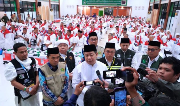 Jemaah calon haji (Calhaj) Kloter 18 Embarkasi Banjarmasin, Kalsel jelang keberangkatan ke Tanah Suci Makkah, Arab Saudi pada Kamis (6/6/2024) di Asrama Haji di Kota Banjarbaru. [ANTARA/HO-Kemenag Kalsel]