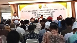 Wali Kota Banjarmasin H Ibnu Sina saat membuka Rapat Koordinasi Unit Pengumpul Zakat (UPZ) BAZNAS se-Kota Banjarmasin tahun 1445 H/2024 M di salah satu hotel di Banjarmasin, Rabu (12/6/2024). [ANTARA/Sukarli]