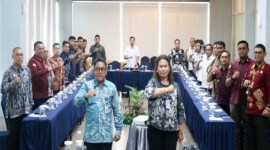 Kepala Divisi Keimigrasian Kanwil Kemenkumham Kalsel Junita Sitorus saat memimpin rapat koordinasi Timpora Kalsel di Banjarmasin, Jumat (14/06/2024).[ANTARA/Firman]