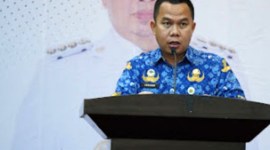 Sekdakot Banjarmasin Ikhsan Budiman saat membuka sosialisasi rancangan teknokratik rencana pembangunan jangka menengah daerah Kota Banjarmasin 2025-2029 di Banjarmasin, Rabu (19/6/2024). [ANTARA/Sukarli]
