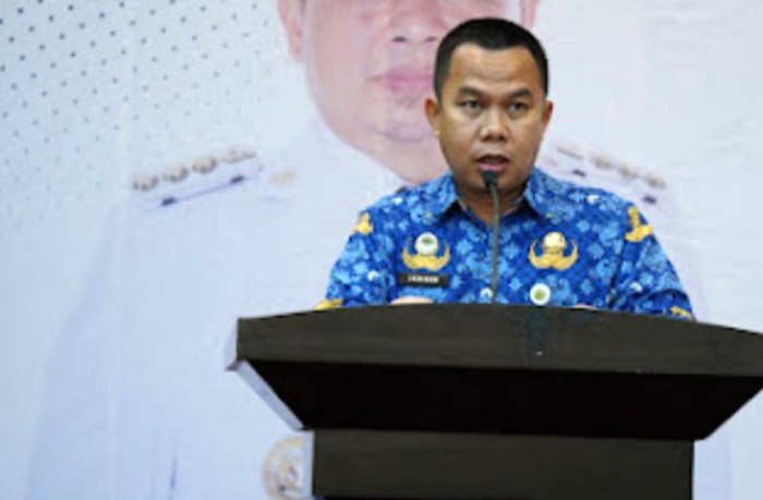 Sekdakot Banjarmasin Ikhsan Budiman saat membuka sosialisasi rancangan teknokratik rencana pembangunan jangka menengah daerah Kota Banjarmasin 2025-2029 di Banjarmasin, Rabu (19/6/2024). [ANTARA/Sukarli]
