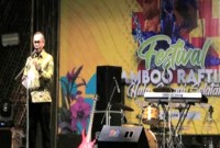 Sekda M Noor menyampaikan sambutan penjabat bupati dalam pembukaan Festival Bamboo Rafting tahun 2024, di kawasan Lapangan Lambung Mangkurat, Kandangan, Hulu Sungai Selatan. [ANTARA/HO-Diskominfo HSS]