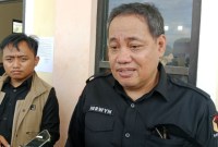 Anggota Bawaslu RI Herwyn J.H. Malonda datang ke KPU Kabupaten Penajam Paser Utara, Provinsi Kalimantan Timur, untuk memantau dan mengawasi penghituhgan ulang surat suara atas putusan Mahkamah Konstitusi yang dilakukan KPU setempat, Rabu (26/6/2024). [ANTARA/Nyaman Bagus P]