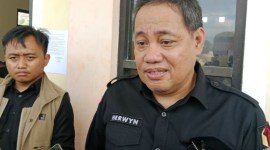 Anggota Bawaslu RI Herwyn J.H. Malonda datang ke KPU Kabupaten Penajam Paser Utara, Provinsi Kalimantan Timur, untuk memantau dan mengawasi penghituhgan ulang surat suara atas putusan Mahkamah Konstitusi yang dilakukan KPU setempat, Rabu (26/6/2024). [ANTARA/Nyaman Bagus P]