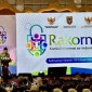 Wakil Ketua Komisi Informasi (KI) Pusat RI Arya Sandhiyudha memberikan sambutan pada kegiatan seminar nasional keterbukaan informasi publik dengan tema “Urgensi Pemerintah Terbuka Menyongsong Indonesia Emas 2045” di Kota Banjarmasin, Kalimantan Selatan, Senin (10/6/2024). [ANTARA/Tumpal Andani A]