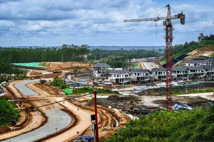 Pembangunan di Kawasan Inti Pusat Pemerintahan (KIPP) Ibu Kota Nusantara (IKN), Kabupaten Penajam Paser Utara, Kalimantan Timur, beberapa waktu lalu. [ANTARA FOTO/Rivan Awal L]