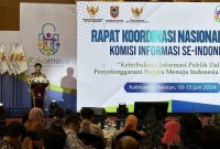 Menteri Koordinator Bidang Politik, Hukum, dan Keamanan (Menko Polhukam) RI Hadi Tjahjanto memberikan sambutan pada Rakornas Ke-15 Komisi Informasi (KI) se-Indonesia di Hotel Galaxy Banjarmasin, Kalimantan Selatan, Selasa (11/6/2024). [ANTARA/Tumpal Andani A]