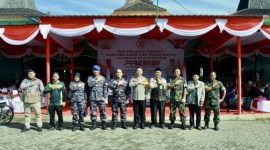 
Polresta Banjarmasin melaksanakan kegiatan bakti sosial berupa revitalisasi situs religi bersejarah di Masjid Sultan Suriansyah, Kota Banjarmasin, Kalimantan Selatan, Jumat (14/6/2024). [ANTARA/HO-Polresta Banjarmasin]