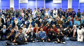 Kemenpora RI bersama ASEAN Youth Organization dan Yayasan Hasnur Centre serta para peserta pelatihan offline foto bersama pada kegiatan program Akademi Pemuda Indonesia Batch 3.0 se-Indonesia di Kabupaten Barito Kuala, Kalimantan Selatan, beberapa waktu lalu. [ANTARA/HO-Hasnur Centre]