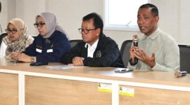 Deputi Bidang Pengendalian Pembangunan OIKN Thomas Umbu Pati (paling kanan). [Antara/HO Biro SDM dan Humas OIKN]