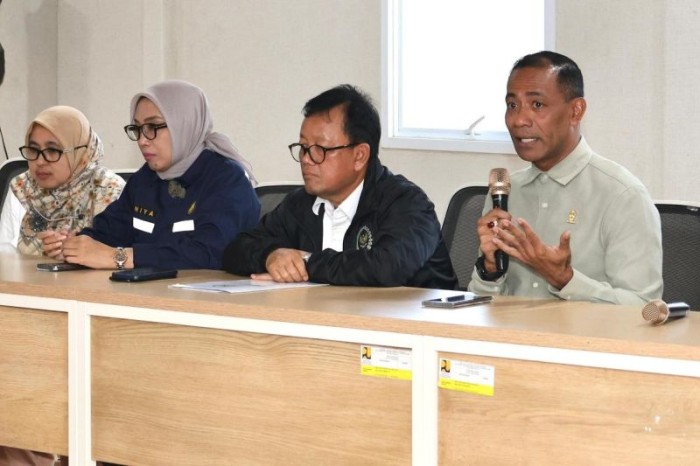 Deputi Bidang Pengendalian Pembangunan OIKN Thomas Umbu Pati (paling kanan). [Antara/HO Biro SDM dan Humas OIKN]