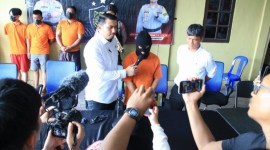 Tersangka SY, yang diamankan Polisi. (SuarIndonesia/YI)