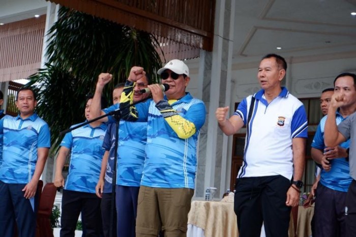 Gubernur Paman Birin olahraga bersama Forkopimda, TNI/Polri yang diawali dengan gowes dengan start dari Mahligai Pancasila pada Selasa (4/6/2024) (SuarIndonesia/Adv)