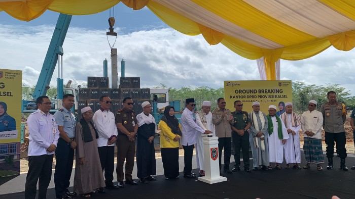 Groundbreaking (peletakkan batu pertama), menghadirkan, Gubernur Kalsel H. Sahbirin Nor dan seluruh jajaran Pemerintah Pemprov Kalsel Forkopimda, dan alim ulama. Rabu. (5/6/2024). (SuarIndonesia/Ist)