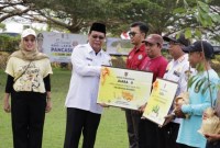 Para pegiat lingkungan di Kalsel menerima penghargaan, Rabu (5/6/2024) (SuarIndonesia/Ist)