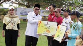 Para pegiat lingkungan di Kalsel menerima penghargaan, Rabu (5/6/2024) (SuarIndonesia/Ist)