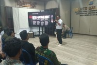 Personel Polres Balangan dan Linmas se Kabupaten Balangan mengikuti sosialisasi APAR (Alat Pemadam Api Ringan) yang dilaksanakan di Aula Polres Balangan, pada Rabu (5/6/2024). (SuarIndonesia/Adv)