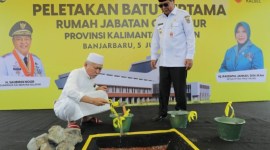 Peletakan batu pertama rumah jabatan Gubernur Kalsel pada Rabu (4/6/2024). (SuarIndonesia/Adv)