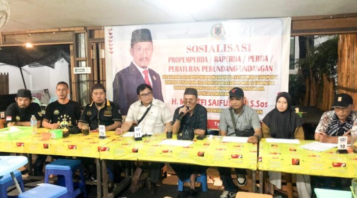 saat Sosper Perda No. 6 Tahun 2017 Tentang Perubahan Atas Peraturan Daerah No. 12 Tahun 2011 Tentang Penyelenggaraan Penanggulangan Bencana Di Provinsi Kalsel, di Batola, pada Kamis malam. (6//6/2024) (SuarIndonesia/Ist)