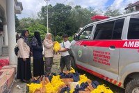 Sebanyak 27-0 kepala keluarga (KK) yang tinggal di daerah rawan pangan yakni di Desa Mamigang, Mamantang dan Binuang Santang, Kecamatan Halong, Kabupaten Balangan terima bantuan sembako, pada Rabu (5/6/2024). (SuarIndonesia/Adv)