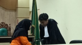 Terdakwa Sahriannor, seorang ibu rumah tangga di Kota Banjarbaru yang menjadi calo Kupedes pada 