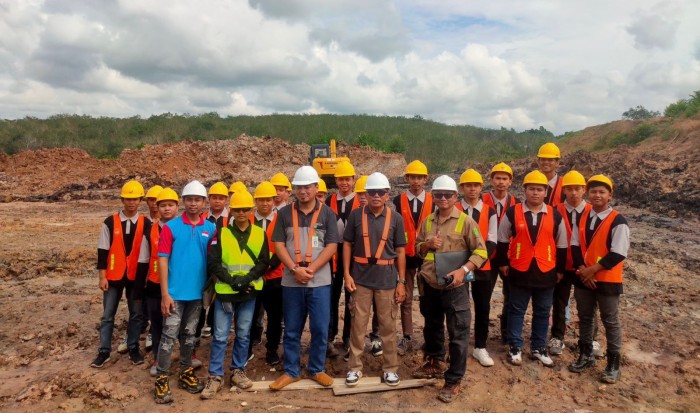 Dinas Koperasi, Usaha Kecil Menengah dan Tenaga Kerja Kabupaten Balangan, menyiapkan sumber daya manusia, yang terampil dalam bidang kerja melalui pelatihan alat berat dan mobil sarana. (SuarIndonesia/Adv)