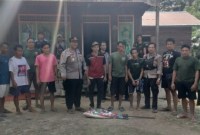 Polsek Katingan Hulu saat menahan pelaku penembakan terhadap korban Wisono. [ANTARA/HO-Dokumentasi Pribadi]