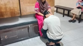 - Ar, remaja berusia 16 tahan, salah satu. pelaku tawuran di Jalan Benua Anyar Banjarmasin Timur, meminta maaf kepada orang tuanya (ibu), Rabu (12/6/2024). (SuarIndonesia/DO)