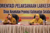 Kepala Dinas Kesehatan Provinsi Kalimantan Selatan, Hj. Raudatul Jannah, SKM, M. Kes atau biasa disapa Acil Odah menyampaikan pentingnya transformasi layanan primer dan transformasi sistem ketahanan kesehatan untuk upaya penguatan layanan laboratorium kesehatan. (SuarIndonesia/Adv)