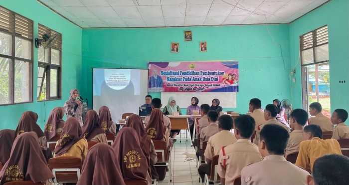 Gabungan Organisasi Wanita (GOW) Kabupaten Balangan adakan sosialisasi di SMP Negeri 1 Juai, Kecamatan Juai, pada Kamis (13/6/2024). (SuarIndonesia/Adv)