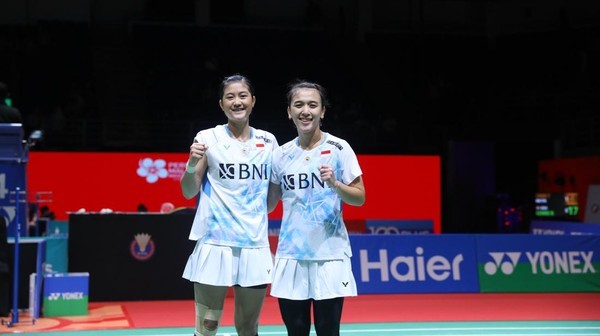 Ganda putri Indonesia Febriana Dwipuji Kusuma/Amallia Cahaya Pratiwi melenggang ke final Australia Open 2024 usai mengalahkan wakil tuan rumah Setyana Mapasa/Angela Yu dengan straight game 21-13, 21-7. [PBSI]