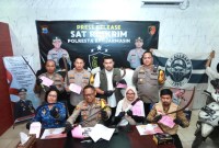 Kapolresta Banjarmasin Kombes Pol Sabana Atmojo didampangi Waka AKBP Arwin, Kasat Reskrim Polresta Banjarmasin AKP Eru Alsepa dan Kapolsekta Banjarmasin Selatan Kompol Agus Sugianto, Rabu (19/6/2024). (SuarIndonesia/YI)