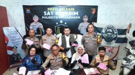 Kapolresta Banjarmasin Kombes Pol Sabana Atmojo didampangi Waka AKBP Arwin, Kasat Reskrim Polresta Banjarmasin AKP Eru Alsepa dan Kapolsekta Banjarmasin Selatan Kompol Agus Sugianto, Rabu (19/6/2024). (SuarIndonesia/YI)