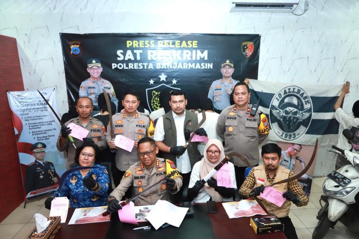 Kapolresta Banjarmasin Kombes Pol Sabana Atmojo didampangi Waka AKBP Arwin, Kasat Reskrim Polresta Banjarmasin AKP Eru Alsepa dan Kapolsekta Banjarmasin Selatan Kompol Agus Sugianto, Rabu (19/6/2024). (SuarIndonesia/YI)