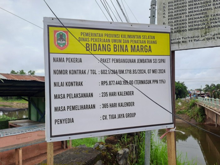 Pelebaran Jembatan Sungai Sipai, Kabupaten Banjar, mulai digarap. Akibat pelaksanaan itu, arus lalu lintas dialihkan. (SuarIndonesia/Ist)