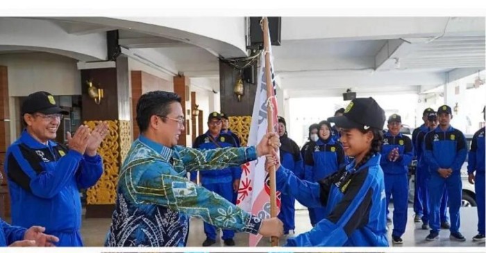 Wali Kota Banjarmasin, H Ibnu Sina melepas Kontingen Atlet Spesial Olympic Indonesia Kota Banjarmasin untuk mengikuti PESODA Kalimatan Selatan tahun 2024,, Kamis (20/6/2024) (SuarIndonesia/Ist).
