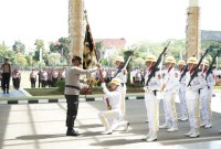 Upacara ditandai dengan berpindahnya Pataka 