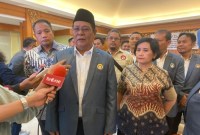 Paman Birin membuka acara Rapat Kerjas Nasional (Rakernas) Pengurus Besar Lembaga Karate-Do Indonesia (PB Lemkari) bersama sejumlah tokoh karateka di Ruang Berlian, Gedung Perwakilan Kalsel di Jakarta pada Jumat (21/6/2024). (SuarIndonesia/Adv)