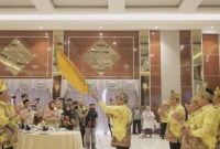 Presiden Kerukunan Bubuhan Banjar Sa'Dunia, H.Sahbirin Noor atau Paman Birin mengukuhkan 27 orang Pengurus Wilayah Kerukunan Bubuhan Banjar (PW-KBB) Sulawesi Tengah Periode 2023-2027 di Sriti Convention Hall, Palu pada Sabtu (22/6/2024) (SuarIndonesia/Adv)