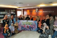 silaturahim Pengurus IKWI Kalsel di gedung Dewan Pers, Jakarta, Senin (24/6/2024). (SuarIndonesia/Ist)