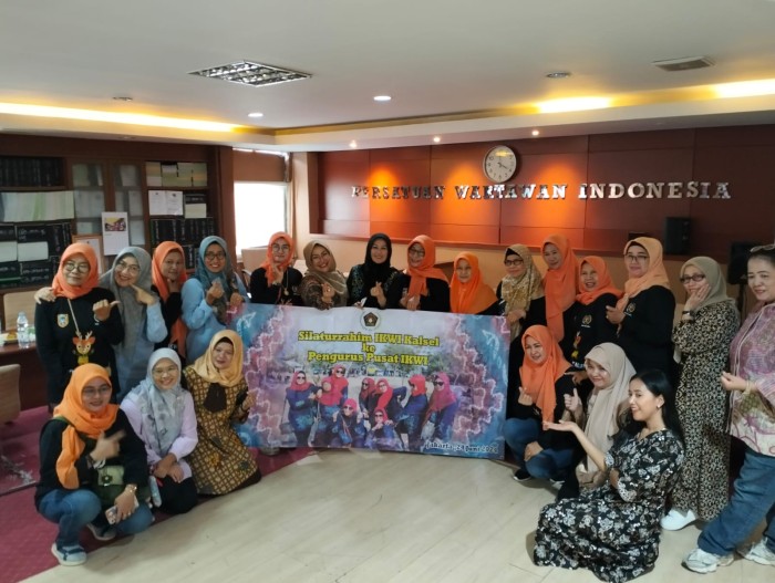 silaturahim Pengurus IKWI Kalsel di gedung Dewan Pers, Jakarta, Senin (24/6/2024). (SuarIndonesia/Ist)