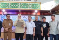 Konsorsium Pers Banua pernyataan Komitmen Pilkada Damai pada kegiatan PWI Kalsel sosialisasikan Porwanas (Pekan Olahraga Wartawan Nasional) XIV, berlangsung di Gedung Persatuan Wartawan Indonesia (PWI) Kalsel, Jalan Pangeran Hidayatullah Banjarmasin Timur, Selasa (25/6/2024) *SuarIndonesia/Ist)