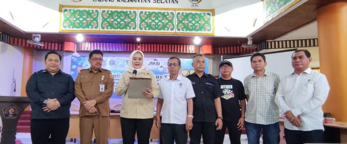 Konsorsium Pers Banua pernyataan Komitmen Pilkada Damai pada kegiatan PWI Kalsel sosialisasikan Porwanas (Pekan Olahraga Wartawan Nasional) XIV, berlangsung di Gedung Persatuan Wartawan Indonesia (PWI) Kalsel, Jalan Pangeran Hidayatullah Banjarmasin Timur, Selasa (25/6/2024) *SuarIndonesia/Ist)