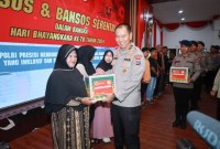 Polda Kalsel) berbagi bantuan sosial dan bakti sosial berlangsung di Markas Komando Satuan Brigade Mobil (Mako Sat Brimob) Polda Kalsel, Banjarbaru, Selasa (25/6/2024). (SuarIndonesia/Ist)